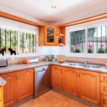 Villa Milagro In Mijas