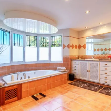 Villa Milagro In Mijas *
